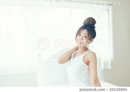 有皮膚的一名美麗的婦女 有皮膚的一名美麗的婦女 20230804