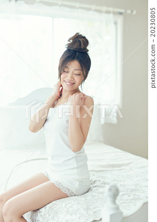 有皮膚的一名美麗的婦女 有皮膚的一名美麗的婦女 20230805