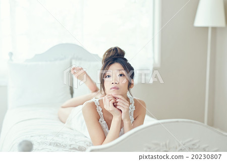有皮膚的一名美麗的婦女 有皮膚的一名美麗的婦女 20230807