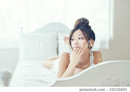 有皮膚的一名美麗的婦女 有皮膚的一名美麗的婦女 20230809