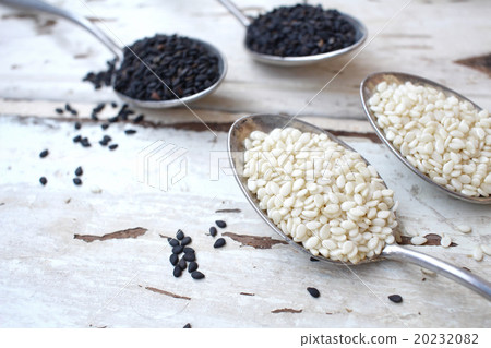 Black and white sesame seeds Black and white sesame seeds 20232082