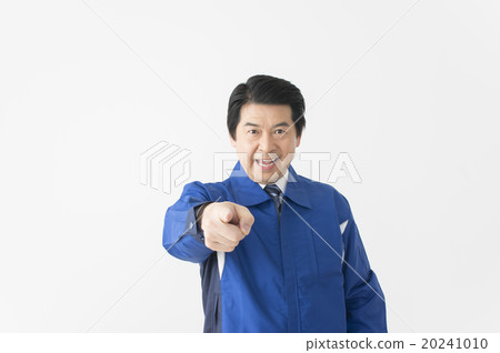 Middle-aged men in work wearing fingers 20241010