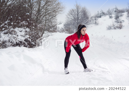 Winter running woman 20244522
