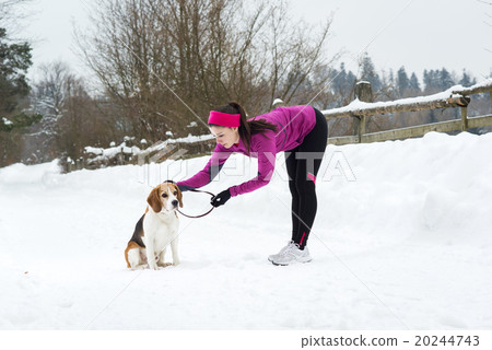 Winter running woman Winter running woman 20244743
