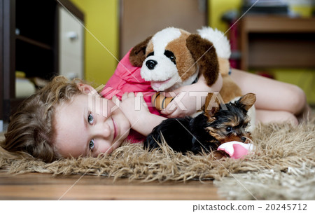 Little girl and puppy 20245712