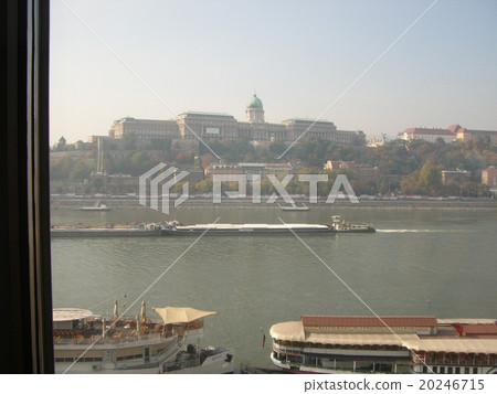 View of Buda Castle over the Danube river 20246715