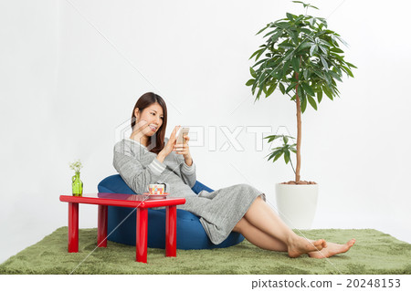 Middle women who relax in the room 20248153