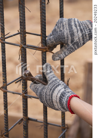 construction worker hands working with pincers 20249233