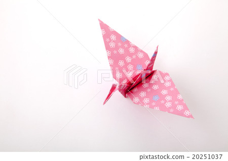 Bird's eye view of pink floral folding crane Bird's eye view of pink floral folding crane 20251037