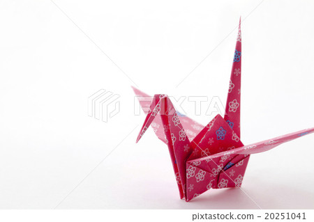 Pink floral folding cranes 20251041