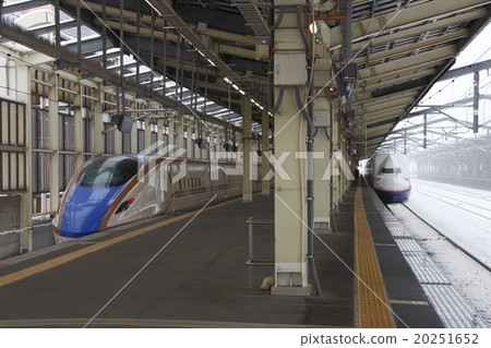 Hokuriku Shinkansen and Joetsu Shinkansen trains bound for Tokyo delayed by snow (Takasaki Station) 20251652