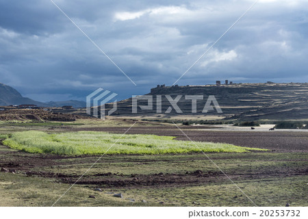 Ruins of Funerary towers of the Colla Sillustani  20253732