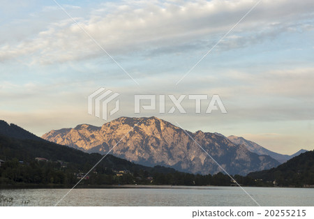 sunset on Alpine lake Mondsee, Austria 20255215