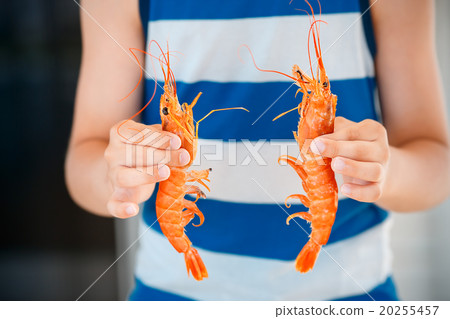 Hands picked shrimps Hands picked shrimps 20255457