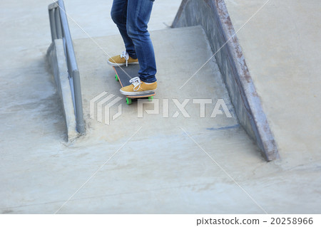 skateboard on skatepark 20258966