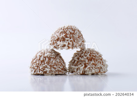 Chocolate coconut truffles 20264034