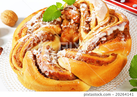 Easter Walnut Wreath 20264141