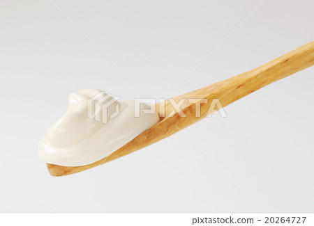 Creme fraiche on wooden spoon 20264727