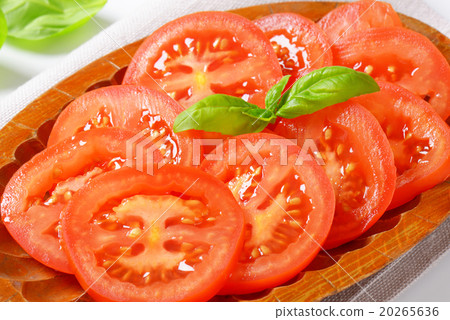 sliced red tomato 20265636