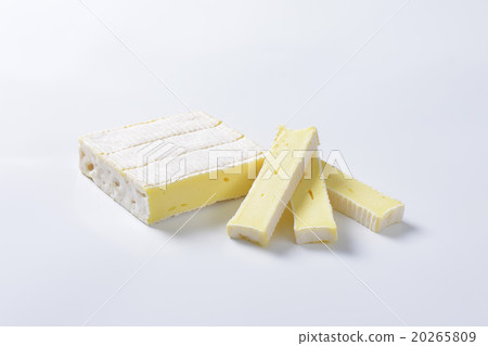 Soft cheese with thin white rind 20265809