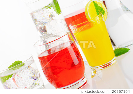 Variety of cold drinks 20267104