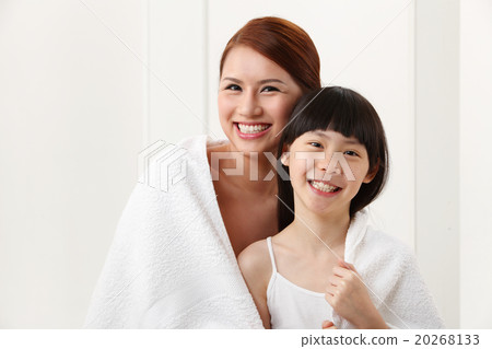 Woman wrapped in towel 20268133