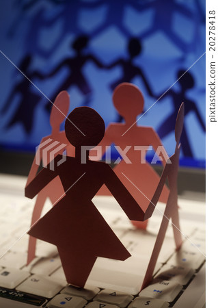 Paper dolls 20278418