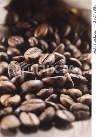 roasted coffee bean 20278986