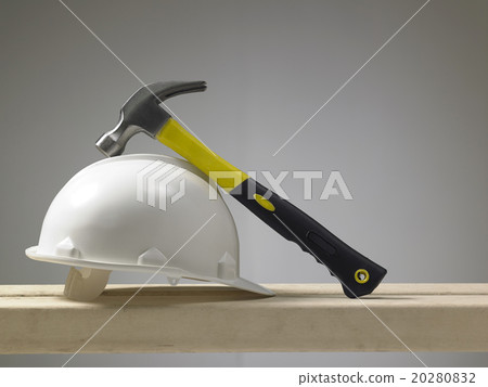 hammer and helmet 20280832