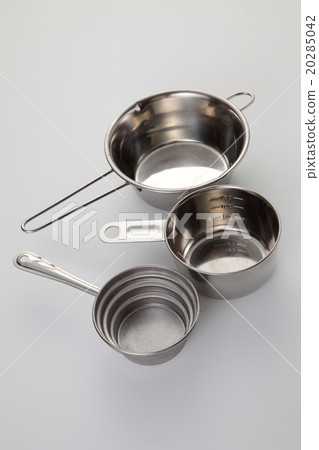 baking utensils 20285042