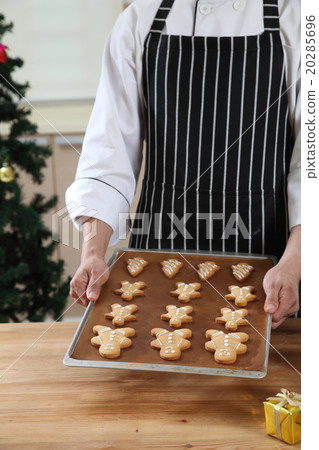 tray of christmas cookies tray of christmas cookies 20285696