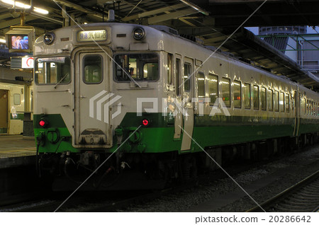 Rapid Minami Sanriku train (Kiha 58 series: Sendai ⇔ Kesennuma) stopping at Sendai Station Rapid Minami Sanriku train (Kiha 58 series: Sendai ⇔ Kesennuma) stopping at Sendai Station 20286642