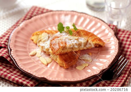 Almond filled cookie 20286716