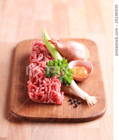 Raw minced meat 20286930