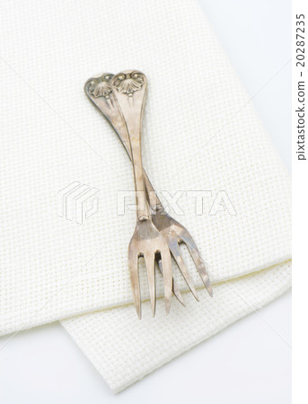 Vintage three-tine forks 20287235