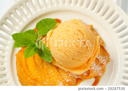 Spritz cookie with ice cream 20287530