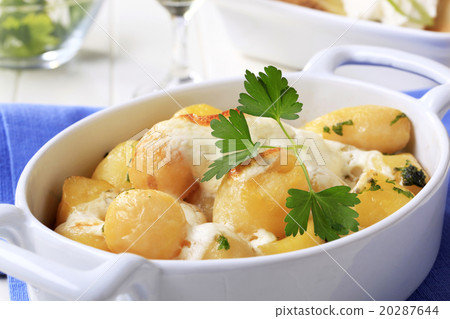 Potatoes and cream 20287644
