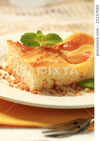 Custard cream sponge cake 20287660