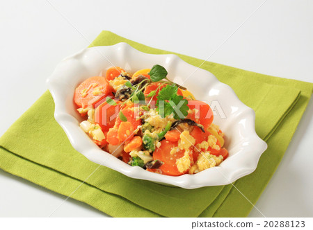 Mixed vegetables with scrambled egg 20288123
