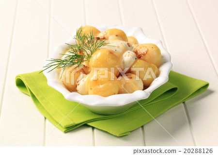 Potatoes and cheese 20288126