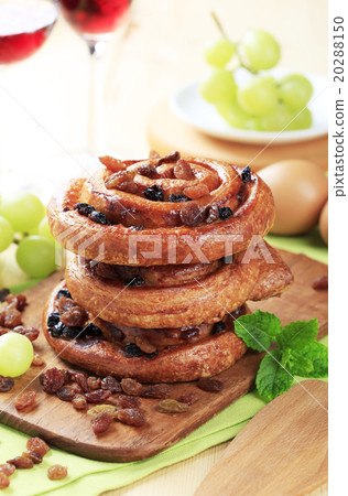 Pains aux raisins 20288150