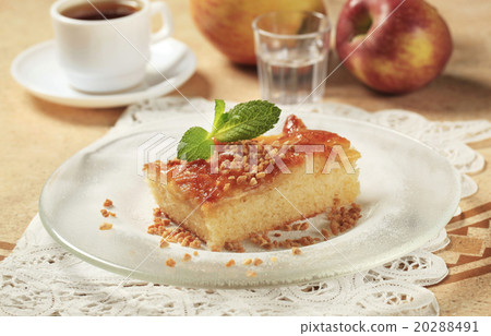 Apple sponge cake 20288491