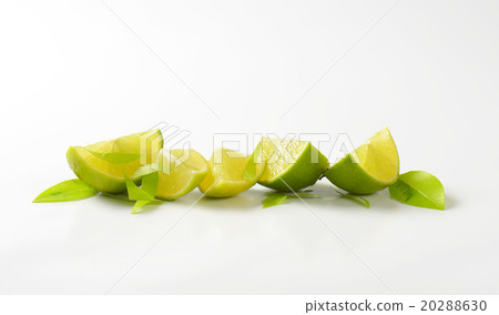 Fresh lime wedges 20288630