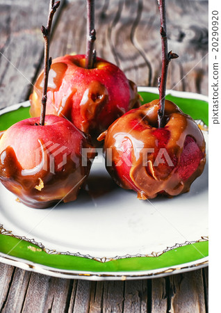 Three apples in caramel Three apples in caramel 20290920