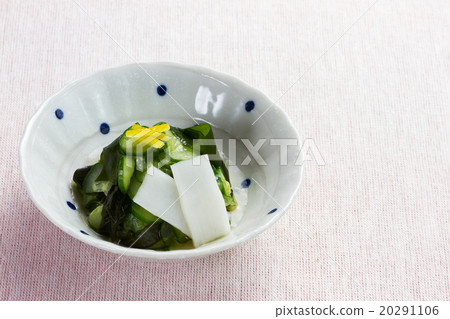 Udon, cucumber and seaweed vinegared 8 20291106