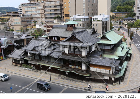 道後溫泉主樓在中午 20291223