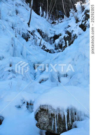 雪和冰柱的對象 20292805