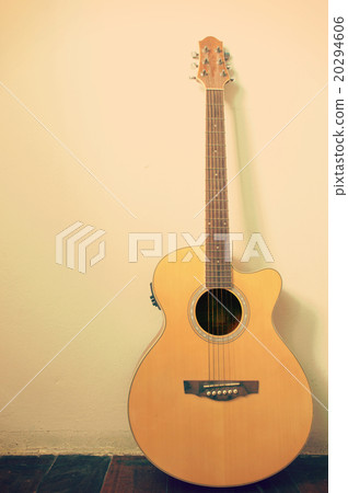 Guitar in blank empty room 20294606
