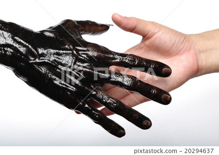 cooperate with different hand 20294637