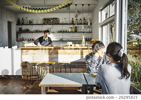 Men and women relaxing in a cafe Men and women relaxing in a cafe 20295815